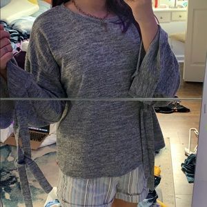 grey top